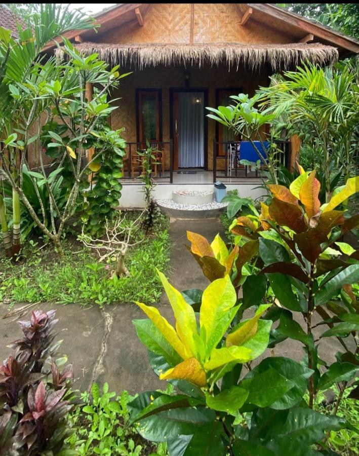 Kubu Artha Bungalow Nusa Penida Ped Exterior photo